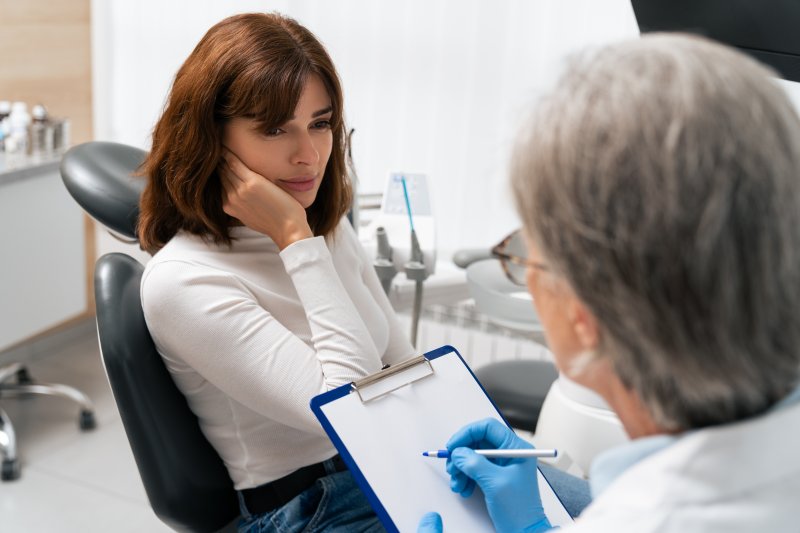 woman visiting emergency dentist with mouth pain